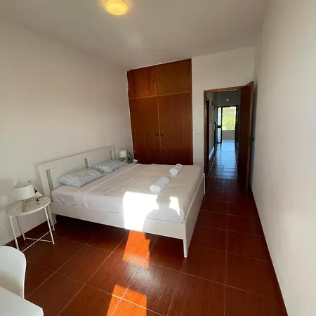 Beautiful With Stunning Ocean Views In Apartman Nazaré