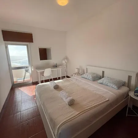 Beautiful With Stunning Ocean Views In Nazaré